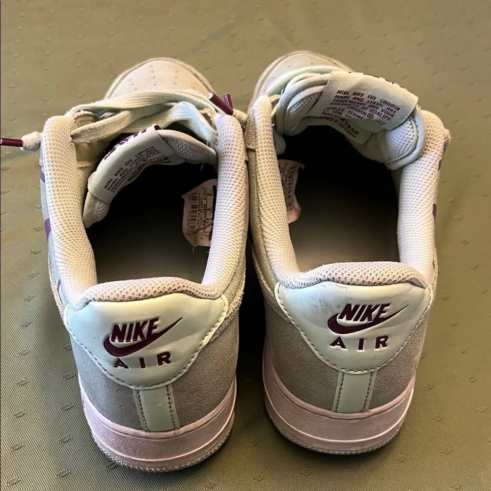 Nike Air light green and Purple Smiley Sneakers size 9